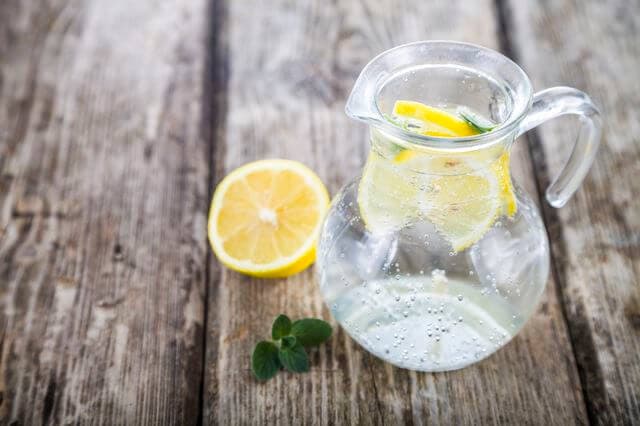 ビタミンcたっぷり 簡単レモン水の作り方とその効果